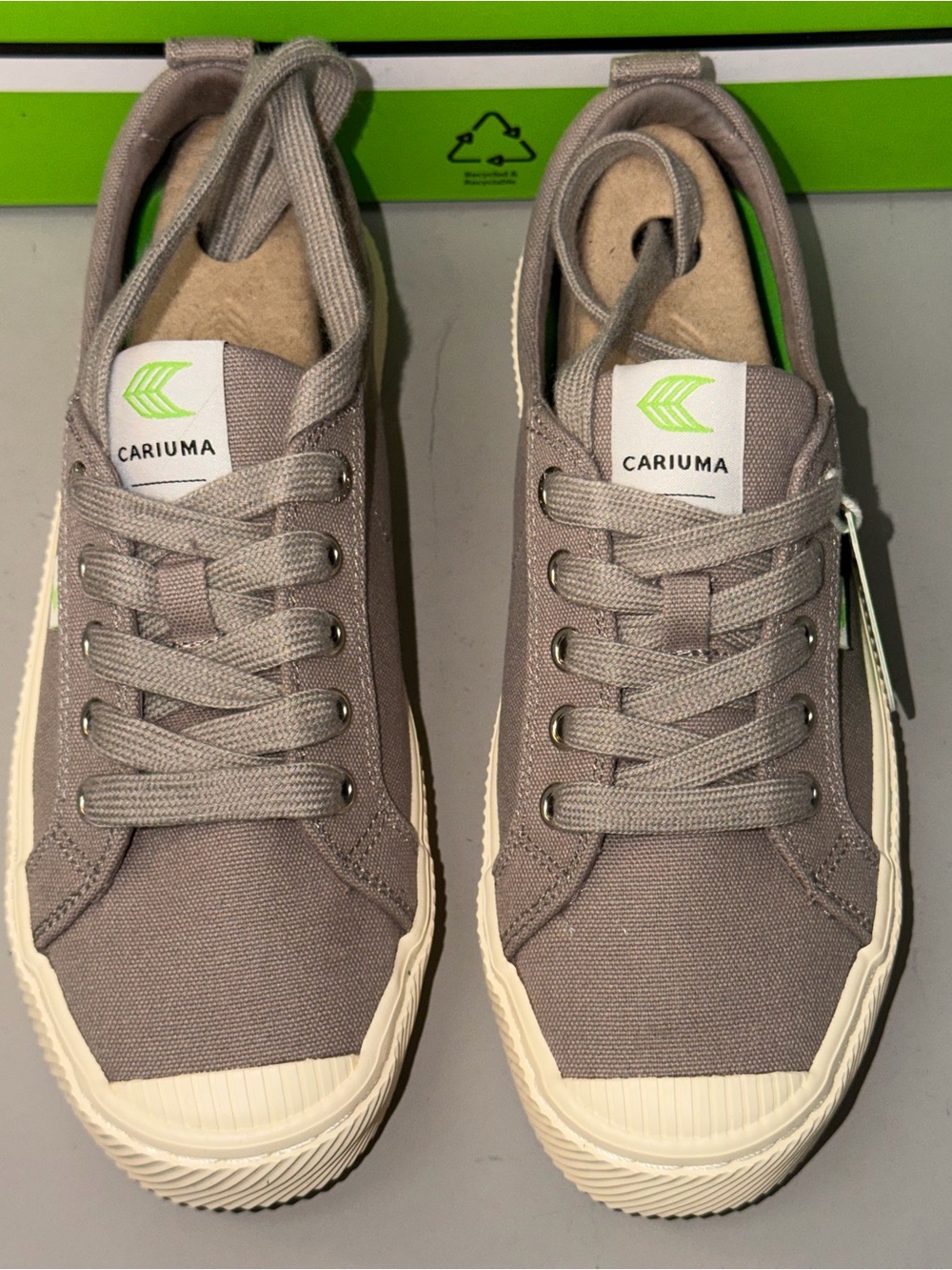 Cariuma ladies “the Oca” lowtop canvas sneaker size 7.5
